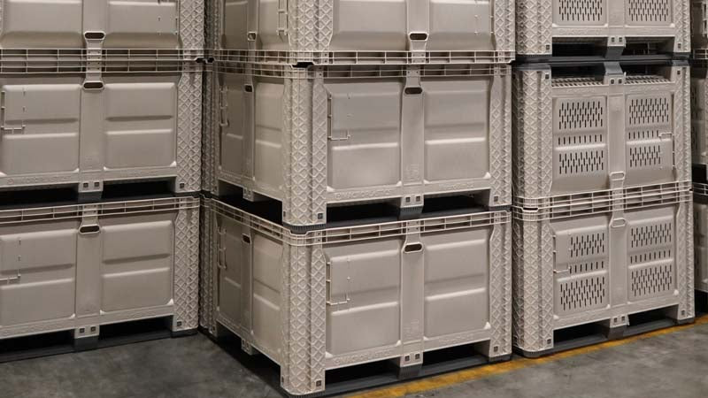 Nested solid and vented bulk bins